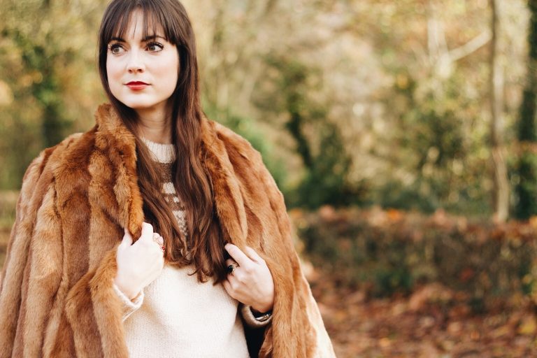 Eine Fake Fur Jacke kombiniert mit Norwegerpullover für meinen Modeblog
