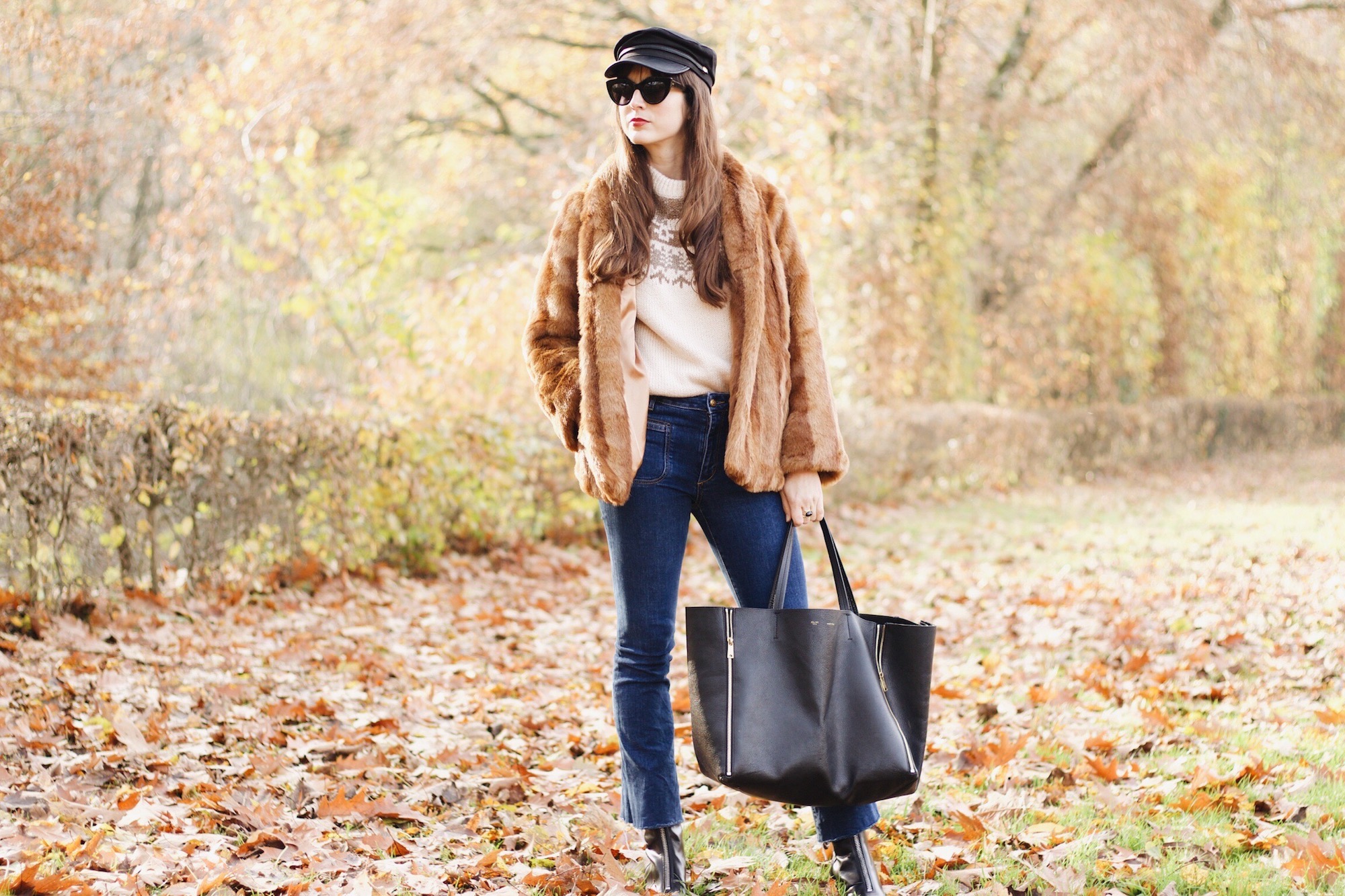 Felljacke, Céline Cabas Bag und Kick Flare Jeans auf meinem Modeblog