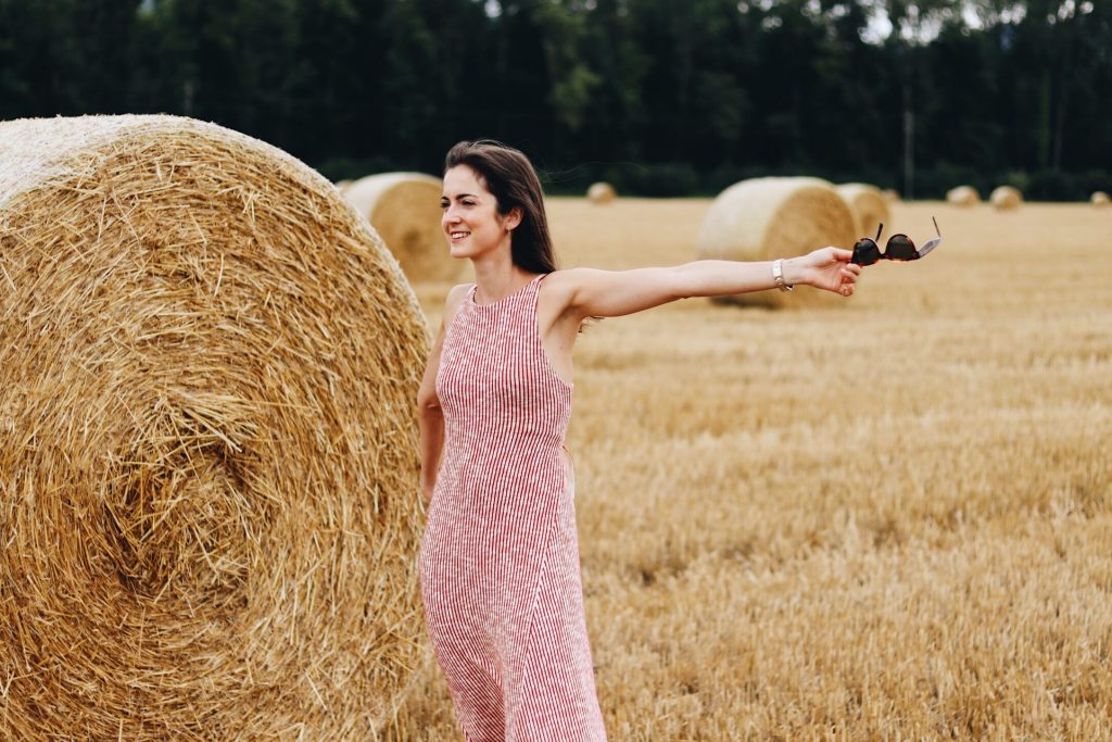 Sommerlook mit Midikleid und Birkinbasket French Chic Look